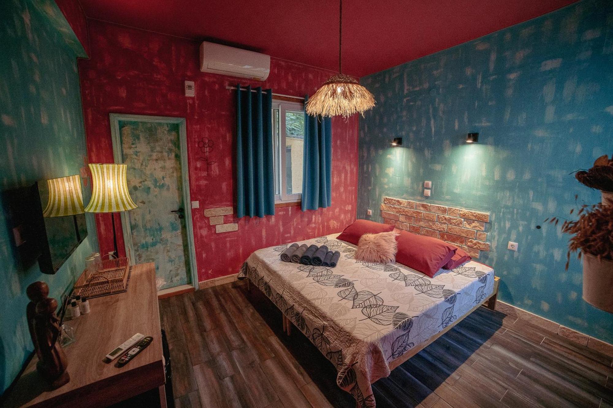 Antares Boutique Guesthouse Perama  Exteriör bild