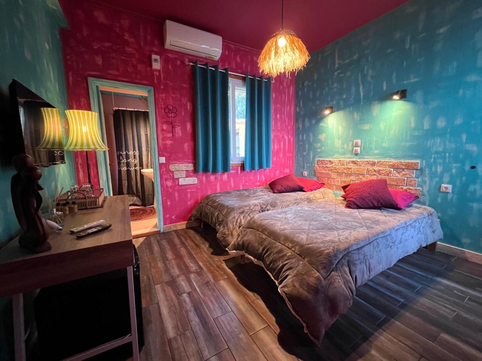 Antares Boutique Guesthouse Perama  Exteriör bild